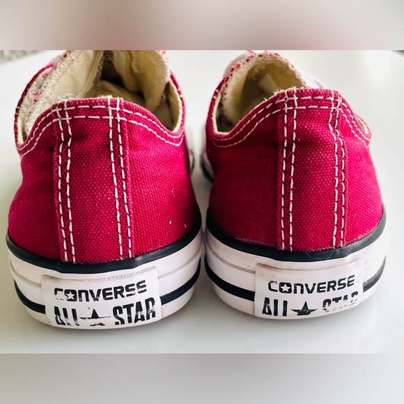 YOUTH CONVERSE ALL STAR SNEAKERS—Size 2–UNISEX—Great Condition—CLASSIC SHOES - Picture 7 of 14